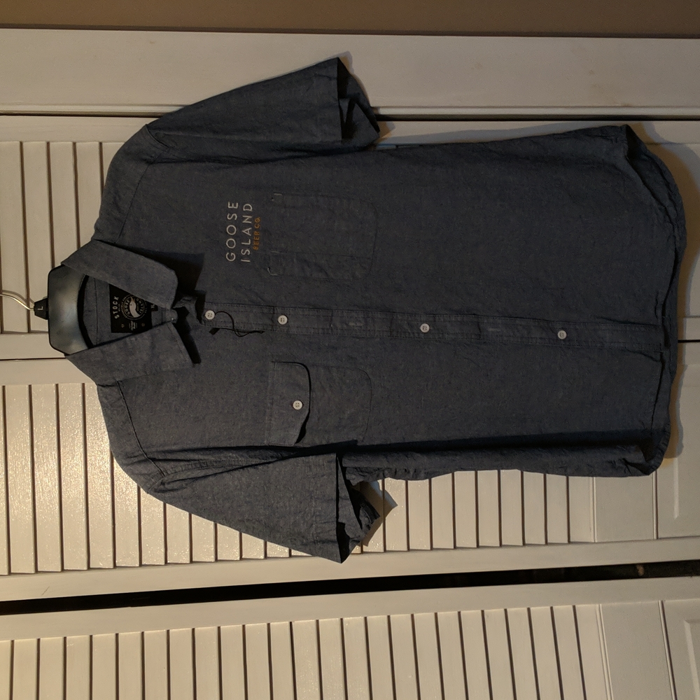 Men's Goose Island beer logo button down